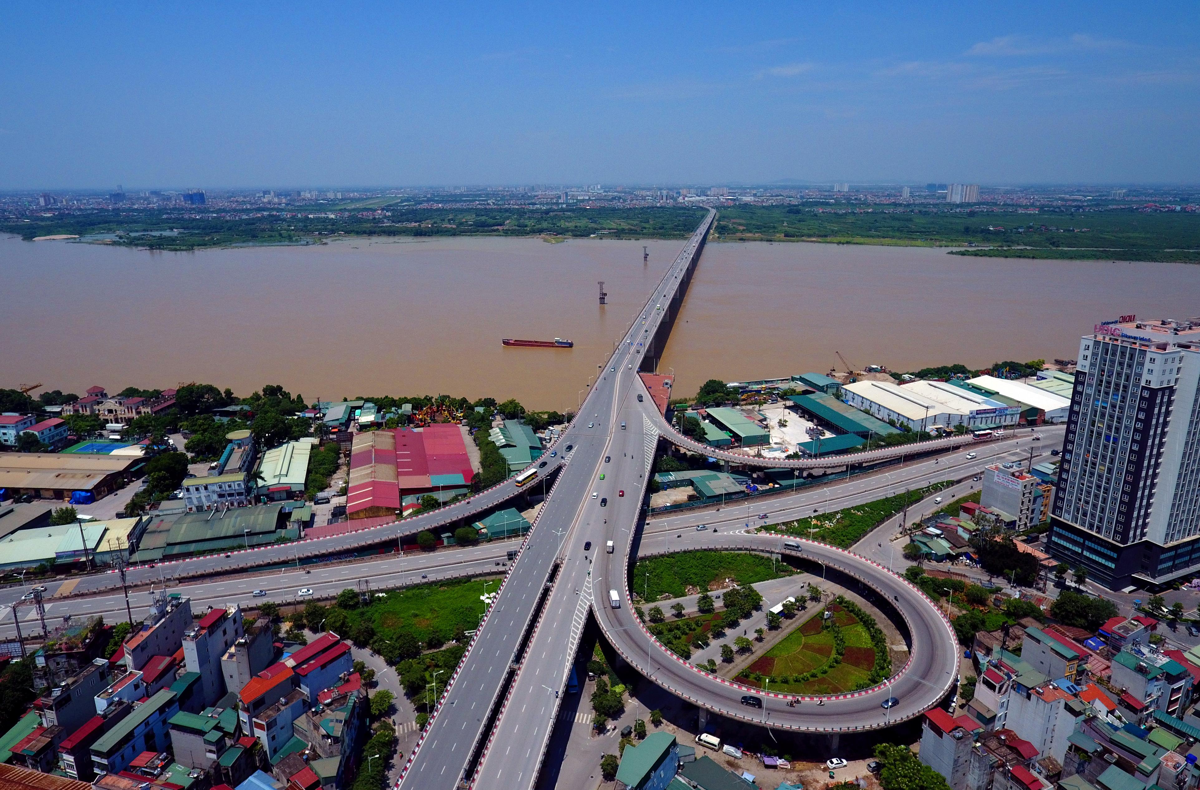 Gỡ vướng mắc phát triển từ luật